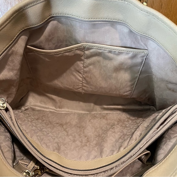 Michael Kors Saffiano Jet Set Tote - Picture 3 of 14